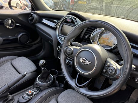 Mini Convertible Cooper 1.5 Chili / Media - SAT NAV + MINI CONNECTED + 17" ALLOYS 3