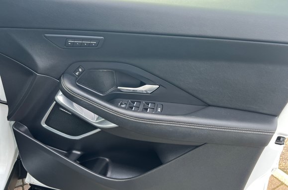 Jaguar E-Pace R-DYNAMIC SE 18