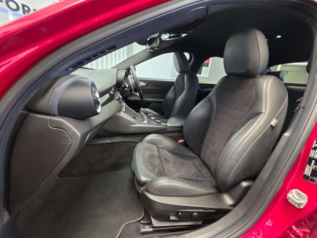Alfa Romeo Giulia 2.9 V6 Bi-Turbo Quadrifoglio Saloon 4dr Petrol Auto Euro 6 (s/s) (510 ps) 9