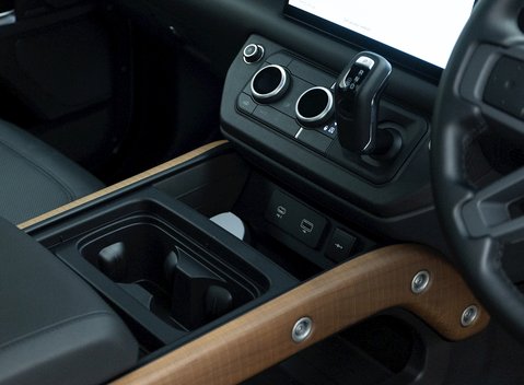 Land Rover Defender 90 X D300 17