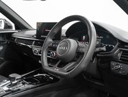 Audi A4 2.0 TFSI 40 Black Edition Estate 5dr Petrol S Tronic Euro 6 (s/s) (204 ps) 2