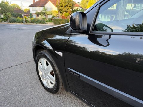 Renault Megane 1.6 VVT Oasis 5dr 21