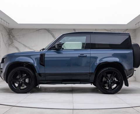 Land Rover Defender 90 D300 X-DYNAMIC HSE