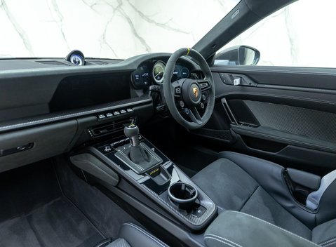 Porsche 911 GT3 RS (992) 18