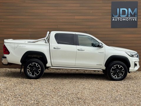 Toyota Hilux 2.4 HI-Luxury Invincible X D-4D 4WD Double Cab Auto 4WD 5dr 3