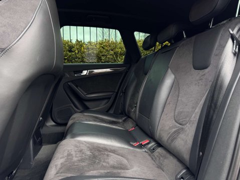 Audi RS4 4.2 RS 4 FSI Quattro Auto 4WD 5dr 60