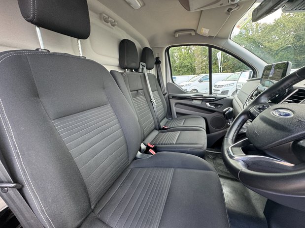 Ford Transit Custom SWB L1H1 Low Roof Limited 280 Air Con Alloys Sensors EURO 6 14