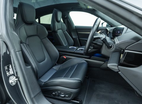 Porsche Taycan TURBO S 14