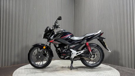 Honda CB GLR125 2018 ONLY 8K MOT OCTOBER 2027 125CC LEARNER BIKE 4