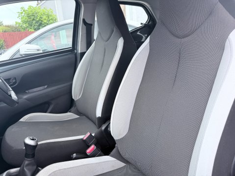 Toyota Aygo 1.0 VVT-I X-PLAY 11