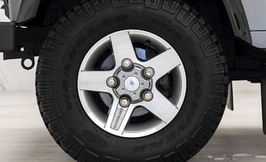 Land Rover Defender 90 Landmark 8