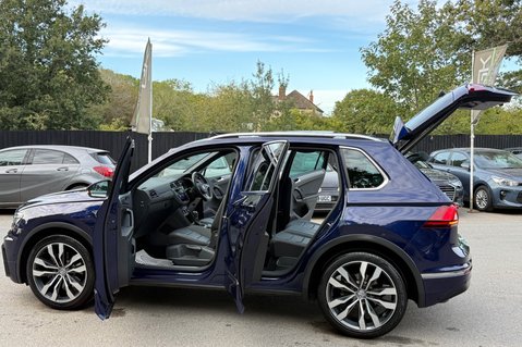 Volkswagen Tiguan R LINE TSI BMT 4MOTION DSG -RARE LEATHER INTERIOR -CAMERA -APPLE CARPLAY  23