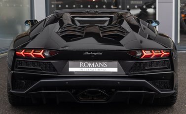 Lamborghini Aventador S LP 740-4 ROADSTER 5