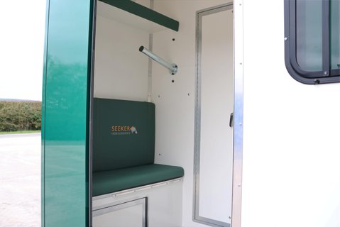 Brand new Pre registered 4.5 TON Seeker Horsebox delivery miles with aluminium stallion partitions  14