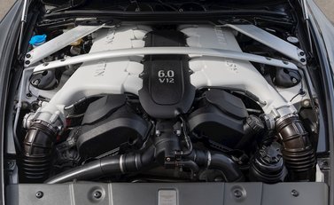 Aston Martin V12 Vantage S Roadster 33