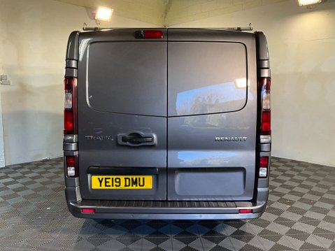 Renault Trafic ENERGY 27 Premier Edition SWB Standard Roof Euro 6 (s/s) 4dr 5