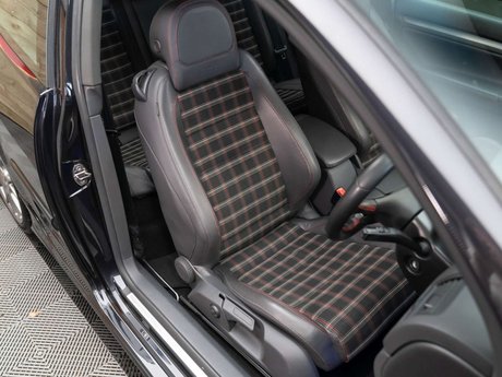 Volkswagen Golf 2.0 Golf GTi Edition 30 230 3dr 16