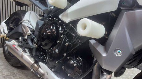 Triumph Street Triple 2014 27K NEW MOT SERVICED SCORPION EXHAUST NAKED 675CC TRIPLE 35