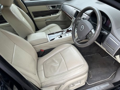 Jaguar XF 3.0D V6 S PORTFOLIO 4Dr AUTOMATIC 19