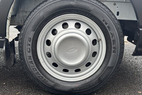 Ford Transit 350 Drw L2 130 ps Single Cab Tipper - Air Con / Tow Axle 33