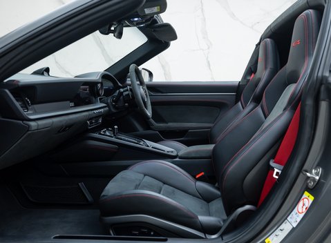 Porsche 911 Targa 4 GTS (992) 23
