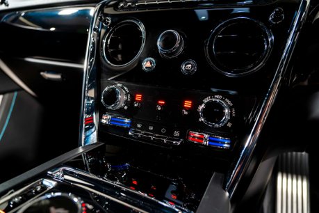 Rolls-Royce Cullinan V12. DYNAMIC PACKAGE. ACTIVE CRUISE. SHOOTING STAR HEADLINER. HUD 22