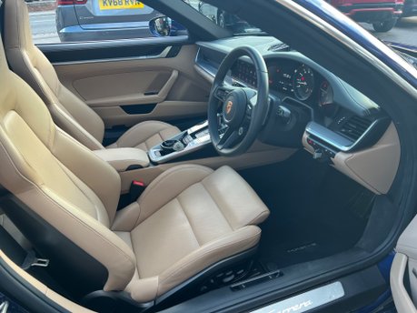 Porsche 911 3.0 992 Carrera Coupe 2dr Petrol PDK Euro 6 (s/s) (385 ps) 21