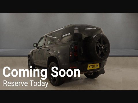 Land Rover Defender SE MHEV 2