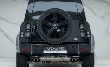 Land Rover Defender 110 V8 5