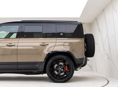 Land Rover Defender 110 X P400e 27