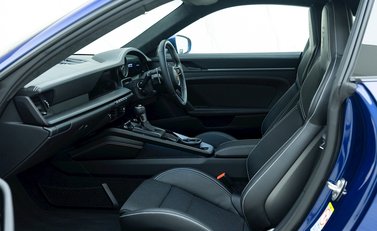 Porsche 911 (992) GT3 Touring 12