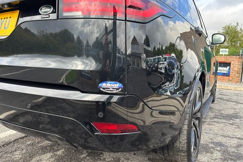 Land Rover Discovery D300 HSE Panel Van - Rear Seat Conversion / Black Pack 27