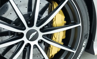 Aston Martin V12 Vantage 29