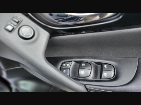 Nissan Qashqai DIG-T N-CONNECTA 24