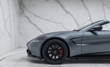 Aston Martin V8 Vantage ROADSTER 37