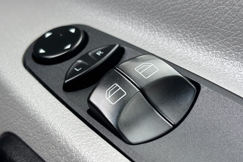 Mercedes-Benz Sprinter 319 V6 Cdi Lwb Hr Panel Van - Twin Side Doors / Air Con / Rear Camera 36