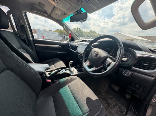 Toyota Hilux Invincible | Auto | 2.4 LT | Double Cab | Camera | Sensors | EURO 6 16