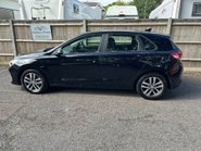 Hyundai i30 1.6 CRDI SE NAV 5 Dr 7