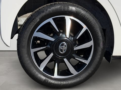 Toyota Aygo 1.0 VVT-i X-Trend TSS 5dr [Bi-tone] 11