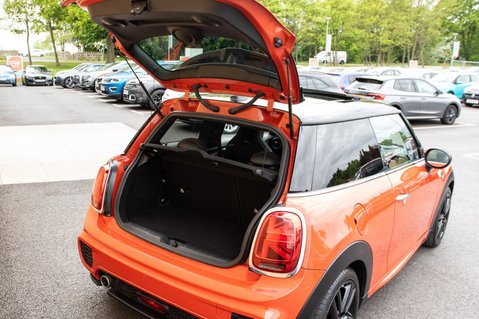 Mini Cooper Hatchback 1.5 Cooper Sport II 3dr 32