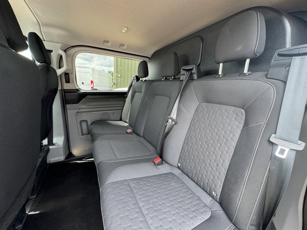 Ford Transit Custom Crew Cab AUTO SWB L1H1 Limited 320 Air Con Alloys Camera Sensors EURO 6 12