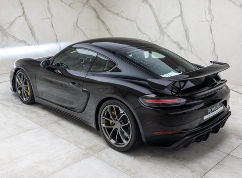 Porsche Cayman GT4 (718) 12
