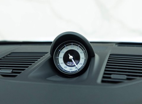 Porsche 911 Targa 4 GTS (992) 13