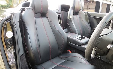 Aston Martin V8 Vantage N400 Roadster 11