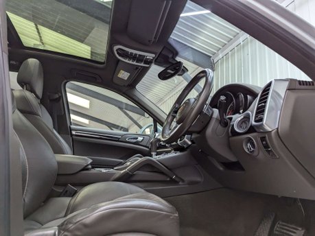 Porsche Cayenne 3.0 Cayenne D Platinum Edition V6 Tiptronic S A 4WD 5dr 49