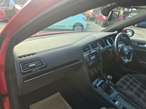 Volkswagen Golf GTI LAUNCH 11