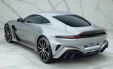 Aston Martin V12 Vantage 9