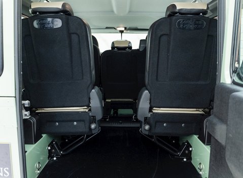 Land Rover Defender 110 Heritage 30