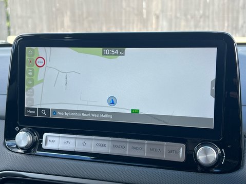 Hyundai KONA PREMIUM 19