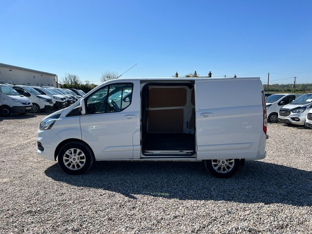 Ford Transit Custom SWB L1H1 (SOLD) Low Roof Limited 280 Air Con Alloys Nav Sensors EURO 6 NO V 11